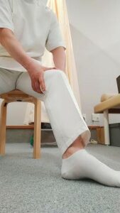 ２０秒で出来る膝裏の痛み改善ストレッチ（膝窩筋を伸ばす）